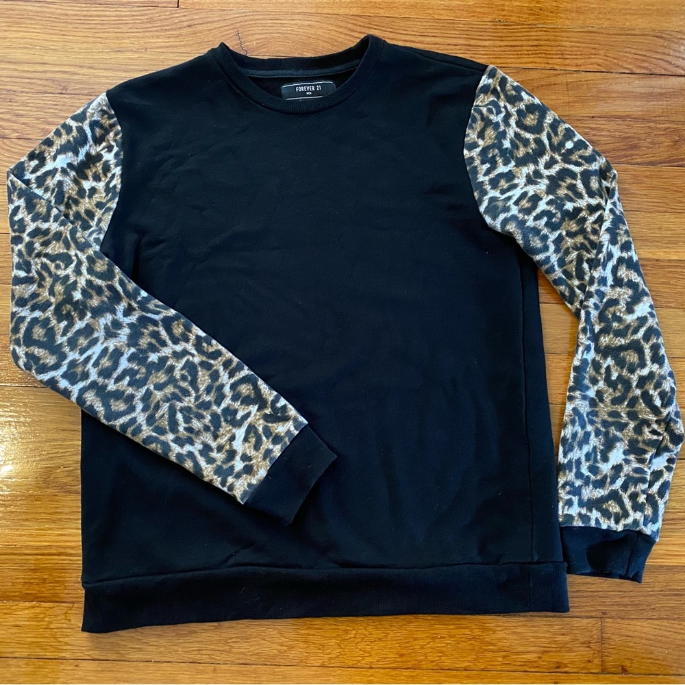 Forever 21 Men leopard long sleeve black sweat shirt.